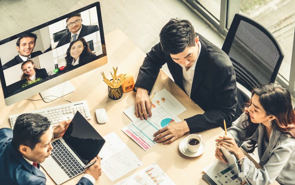 Technology and Hybrid Meetings: Best Practices to Keep Your Hybrid Meeting On Track